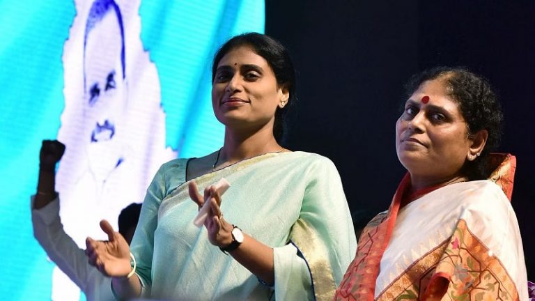 YS Sharmila: తల్లి కోసం త్యాగం చేస్తున్న వైఎస్ షర్మిల.. నిజంగా ఆమె మనస్సు మంచి మనస్సు అంటూ?